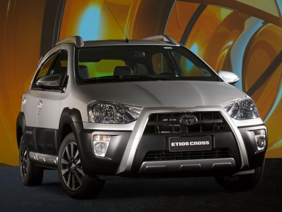  Toyota Etios Cross 2013 года  (фото 9 из 20)